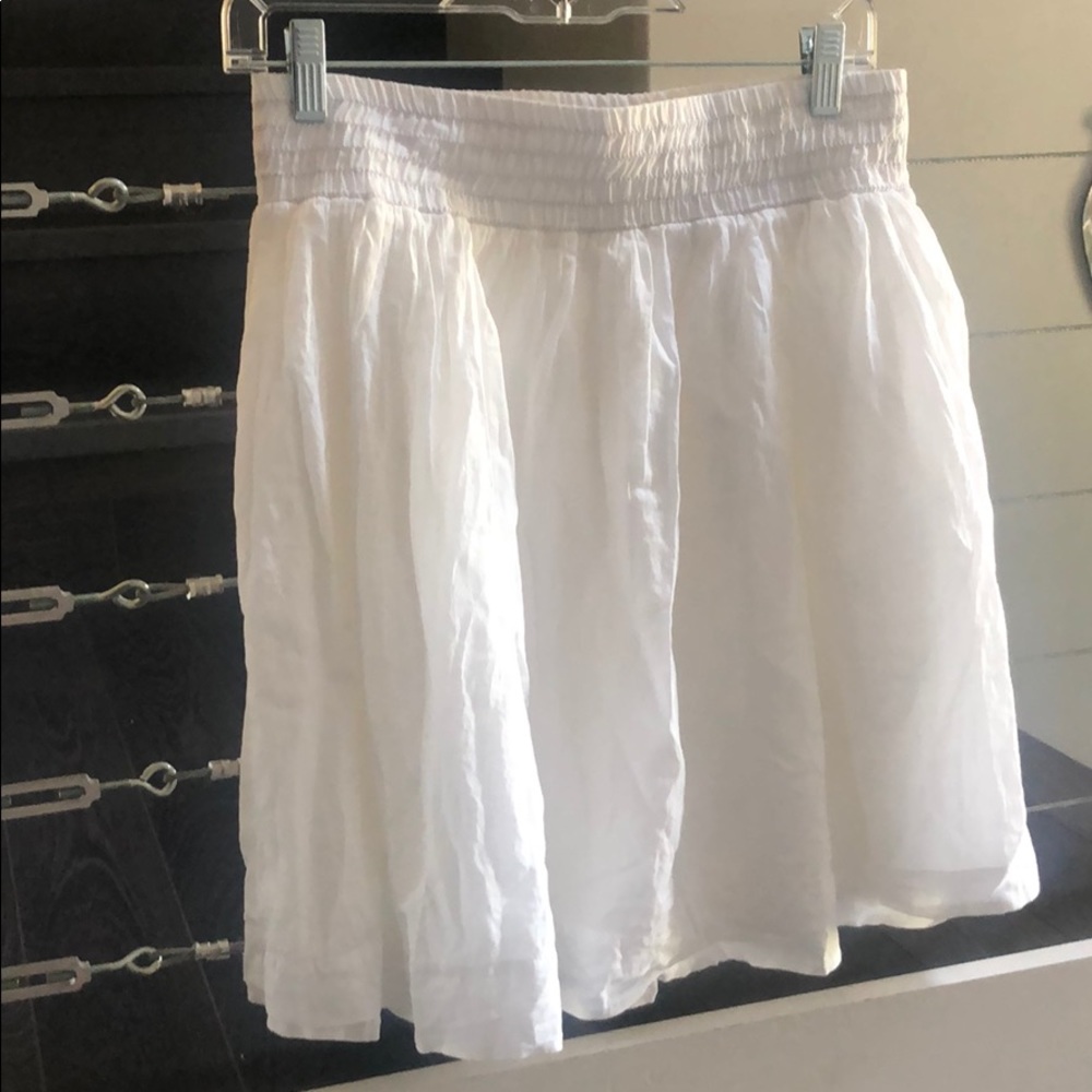 White Banana Republic skirt